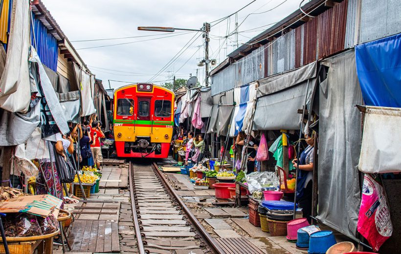 Damnoen Saduak Floating Market & Maeklong Railway Market